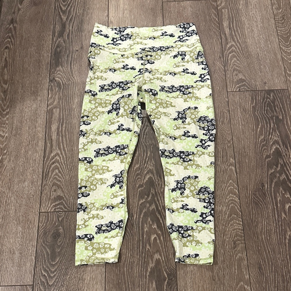 Fabletics Women’s Leggings Daisy Camo Pattern XL Pure Luxe ultra high waist 7/8